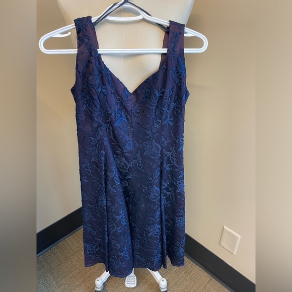 Vintage navy lace Sweetheart Neckline bow back cocktail Dress - women’s Size 4 - Picture 2 of 6